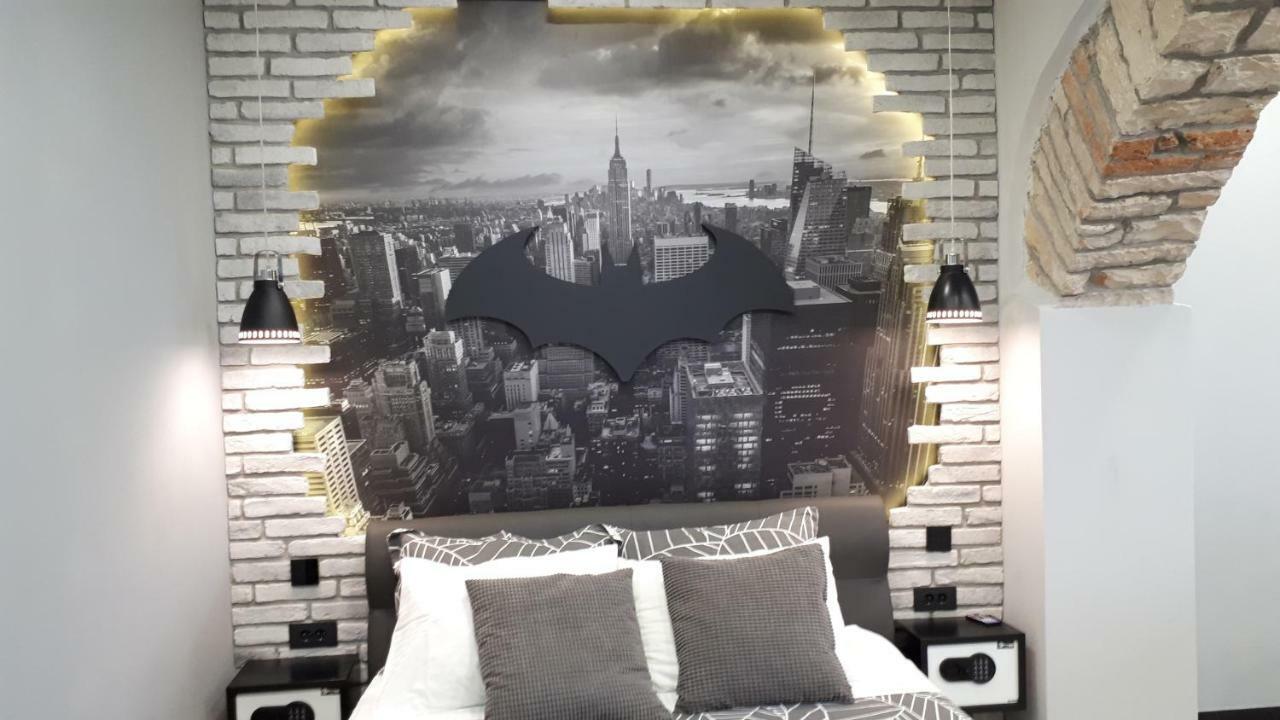Batcave Apartment พูลา ภายนอก รูปภาพ