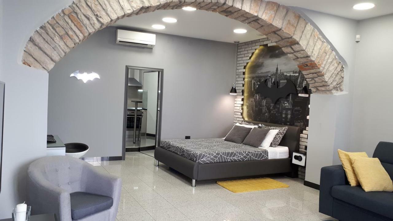 Batcave Apartment พูลา ภายนอก รูปภาพ