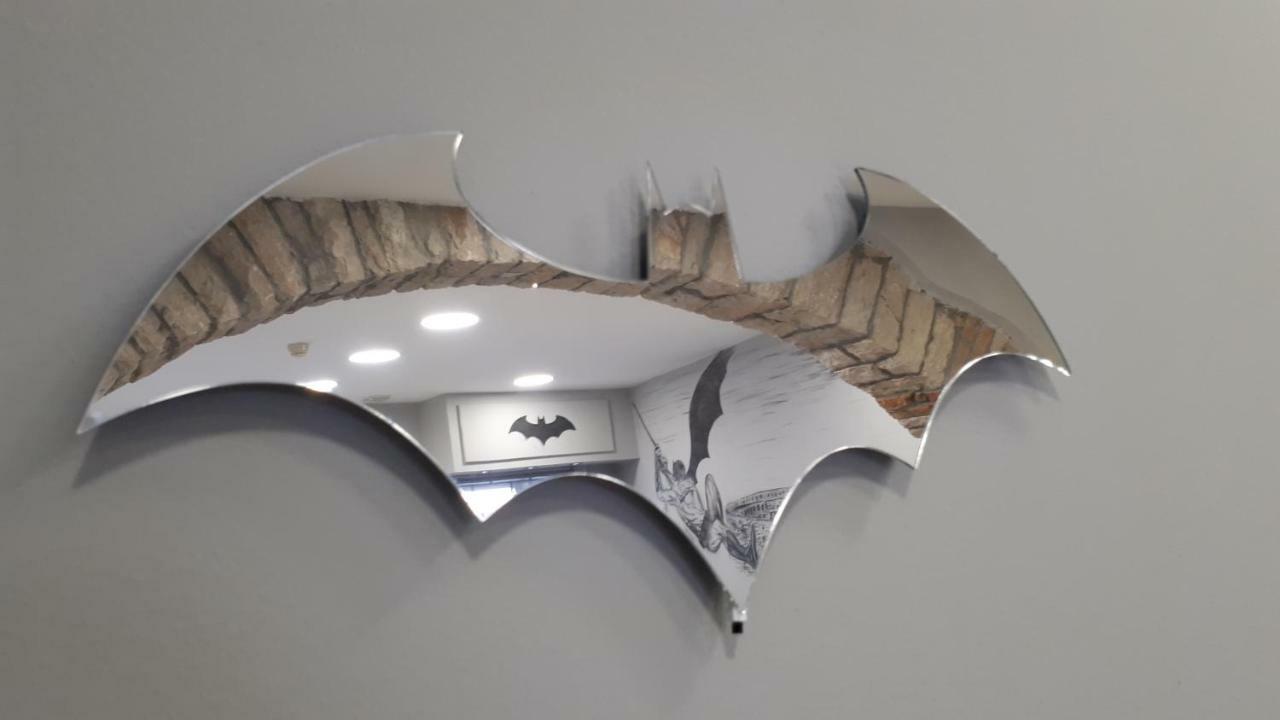 Batcave Apartment พูลา ภายนอก รูปภาพ