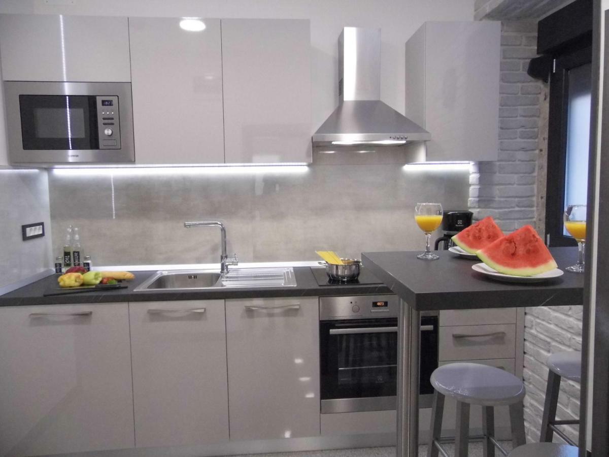Batcave Apartment พูลา ภายนอก รูปภาพ