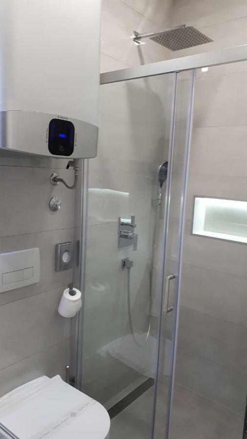 Batcave Apartment พูลา ภายนอก รูปภาพ
