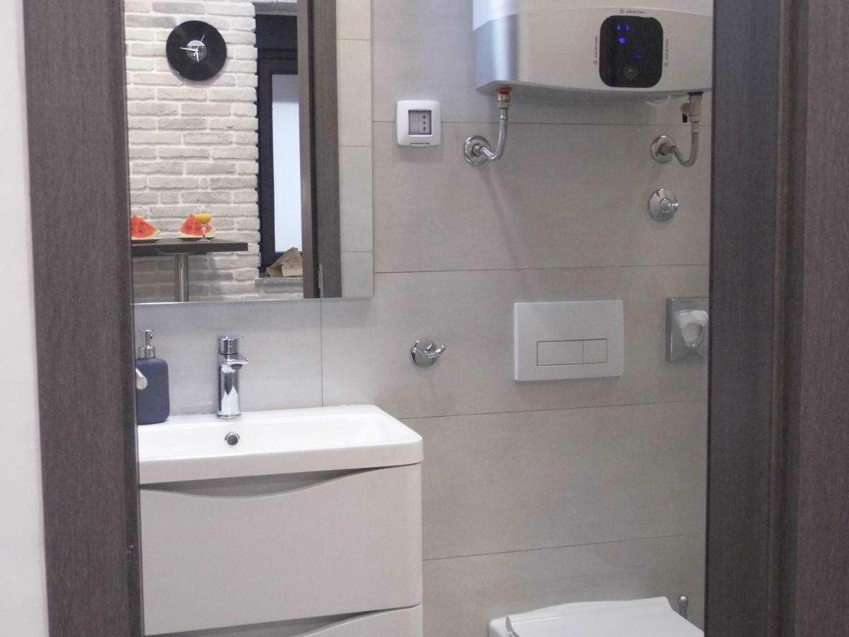 Batcave Apartment พูลา ภายนอก รูปภาพ