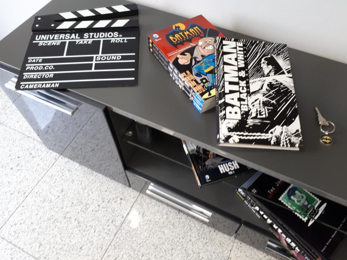 Batcave Apartment พูลา ภายนอก รูปภาพ