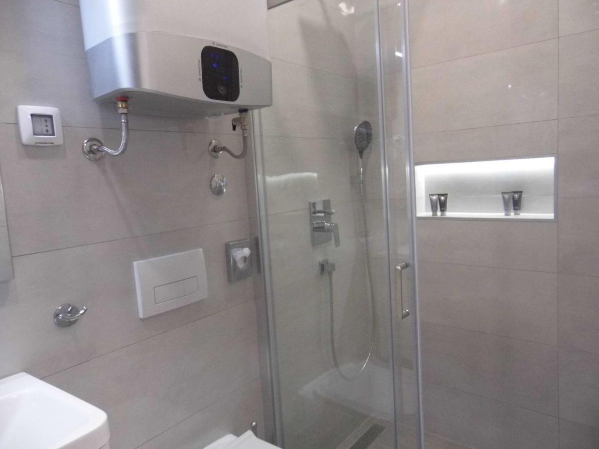 Batcave Apartment พูลา ภายนอก รูปภาพ